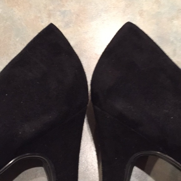 Marc Fisher black suede pumps - Picture 7 of 10
